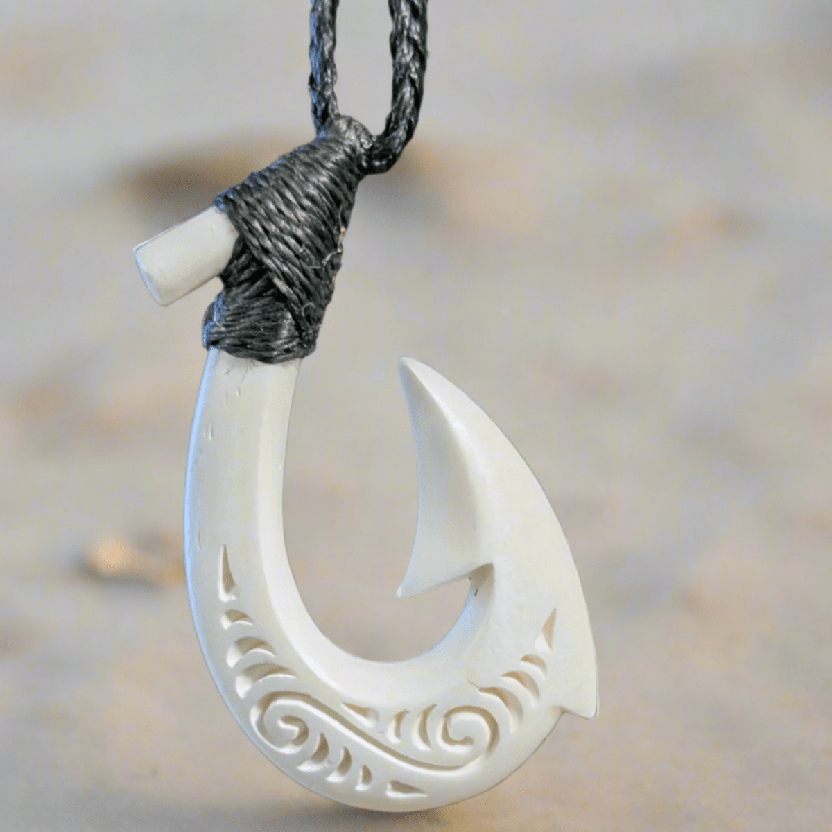 Hawaiian Makau Fish Hook Scrimshaw Necklace WBfh1ss4828 Earthbound Pacific