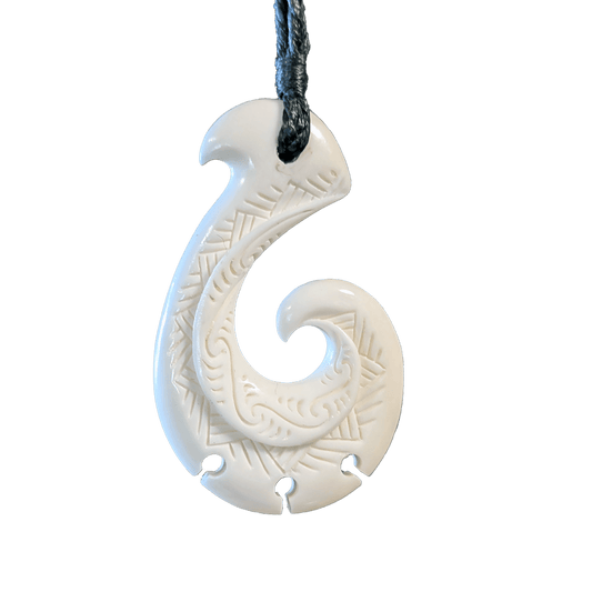 Maori Fish Hook Scrimshaw Necklace Wfhks5035 Earthbound Pacific