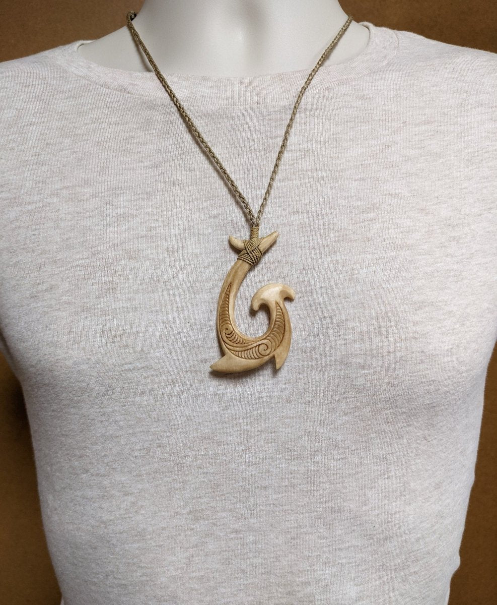 Hammerhead Shark Design Fish Hook Hei Matau for Safe Journey and Good Luck MFH7030W2 Earthbound Pacific