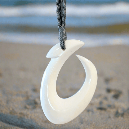 Hawaiian/Maori Makau Fish Hook Scrimshaw Necklace Wbfh4830 Earthbound Pacific