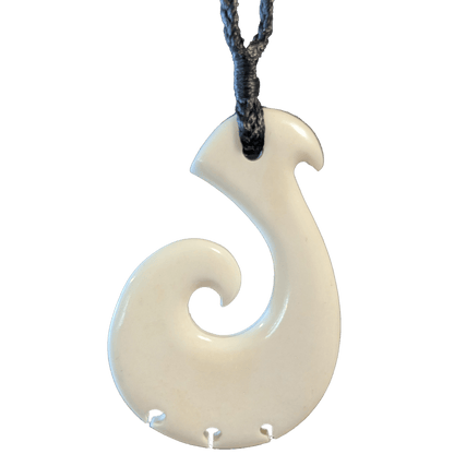 Maori Bone Fish Hook Scrimshaw Necklace (Large Size) Wfhks5535 Earthbound Pacific