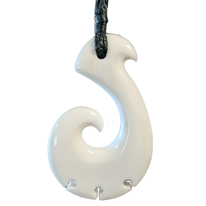 Maori Fish Hook Scrimshaw Necklace Wfhks5035 Earthbound Pacific