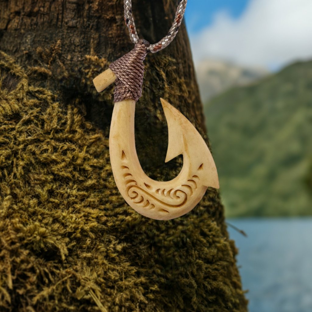 Earthbound Pacific Hawaiian Fish Hook Necklace Bone (Makau) Whale Tail  Pendant Necklace